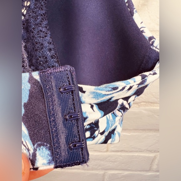 NWT Soma Embraceable Geo Lace
Racerback Underwire Bra 34 DDD Floral Navy #0481 - Picture 9 of 13